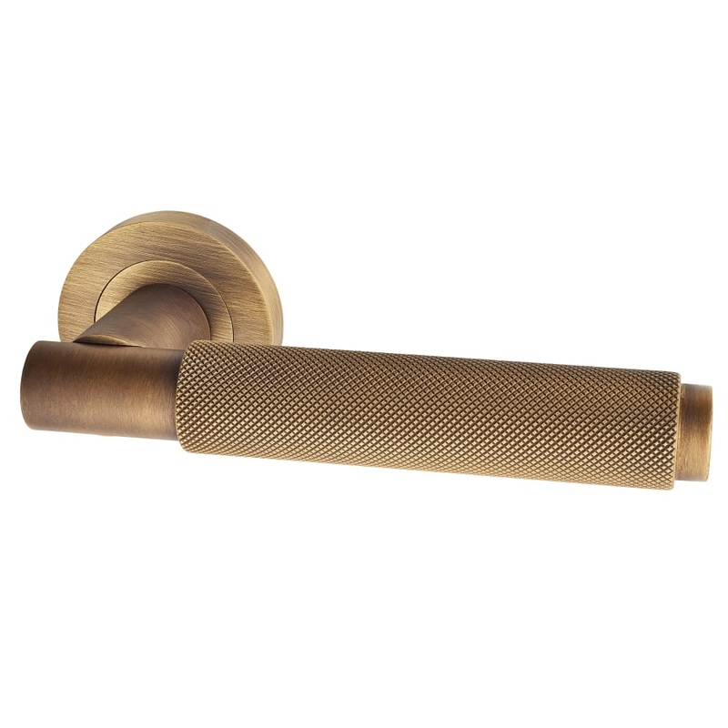 Serozzetta by Carlisle Brass Varese Knurled Door Handle on Rose – Antique Brass