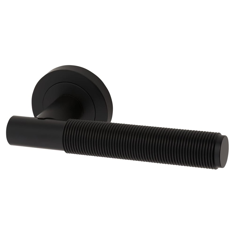 Altro Lily Reeded Door Handle on Rose – Matt Black