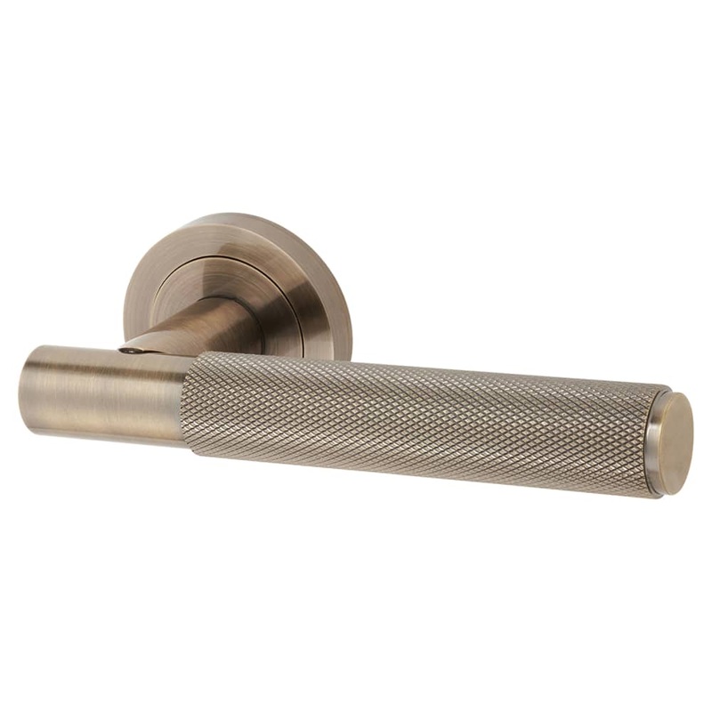 Altro Remi Knurled Door Handle on Rose – Antique Brass