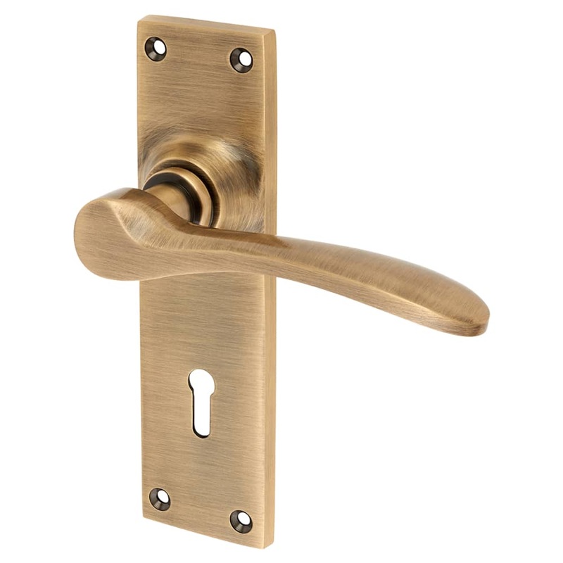 Hampstead Buckingham Lock Door Handle – Keyhole – 152 x 41mm – Antique Brass
